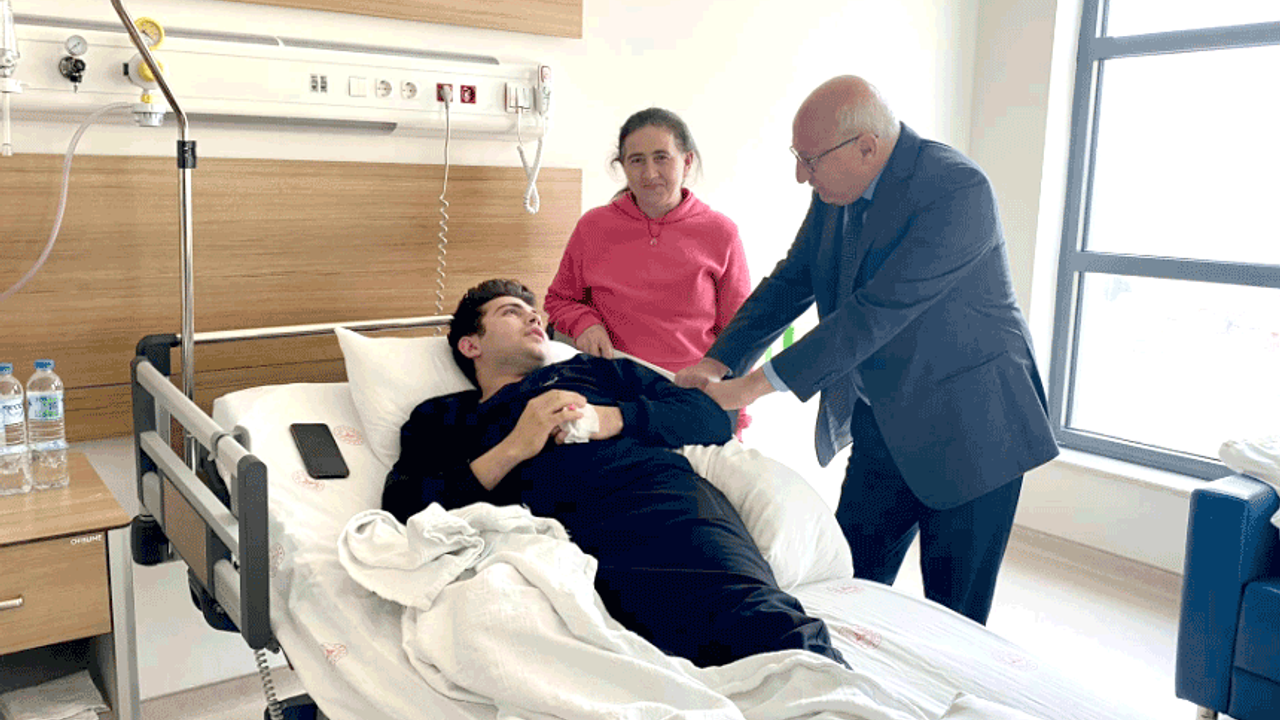 Çakırözer'den Eskişehir’de hastanelerde tedavi gören depremzedelere ziyaret
