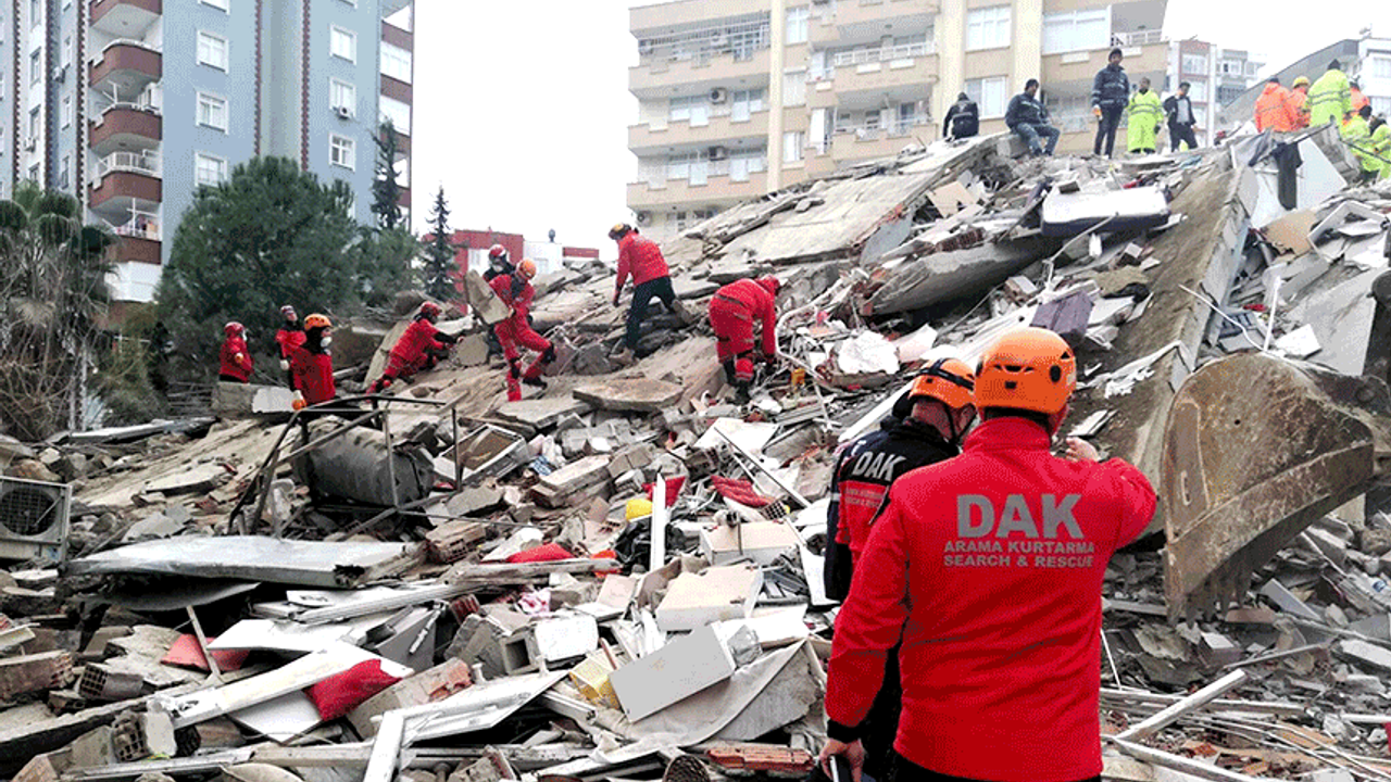 DAK Eskişehir ekibi deprem bölgesini anlattı: İnsanların çaresizliğini gördük