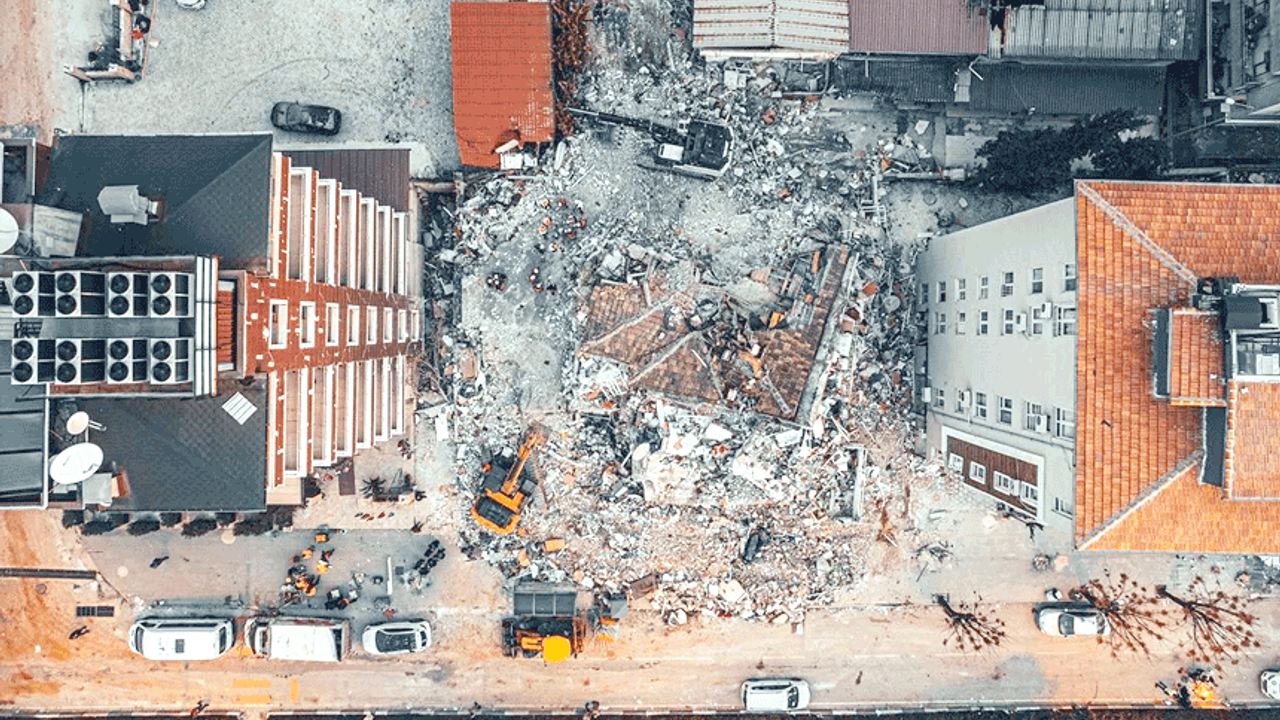 Depremin vurduğu kentte büyük yıkım havadan görüntülendi
