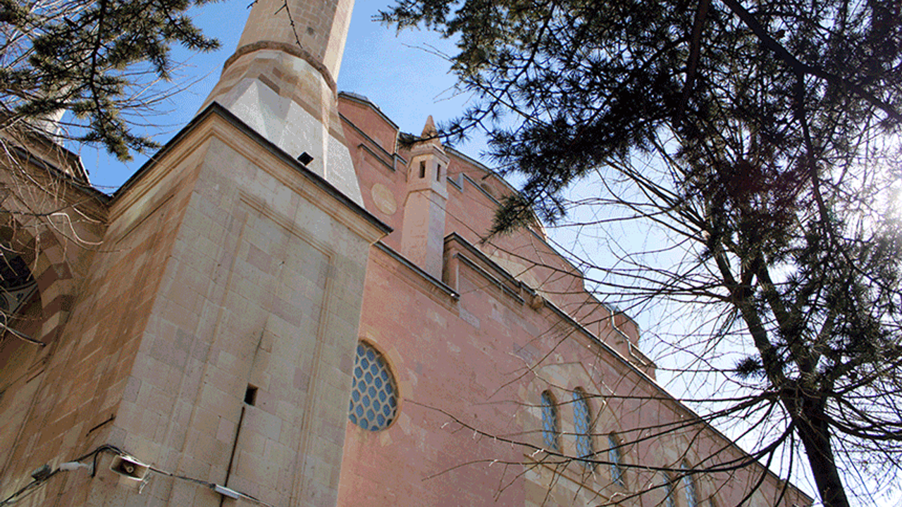 Eskişehir'de asırlık cami görenleri hayran bırakıyor