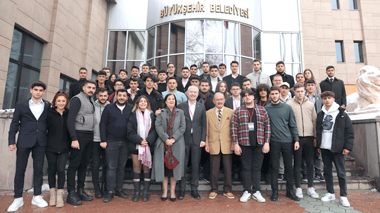 Eskişehir'de "Halkçı Liseliler"den Büyükerşen'e özel ziyaret
