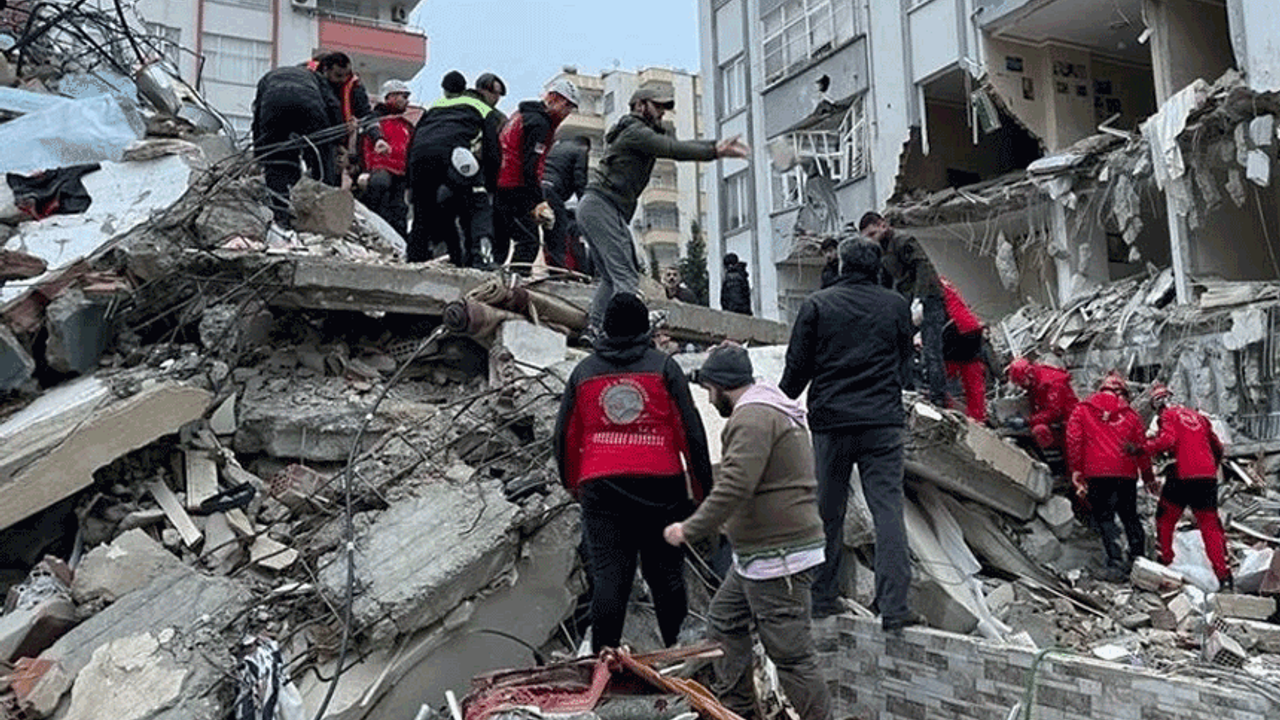 Eskişehir’den 20 araçla deprem bölgesine hareket ettiler