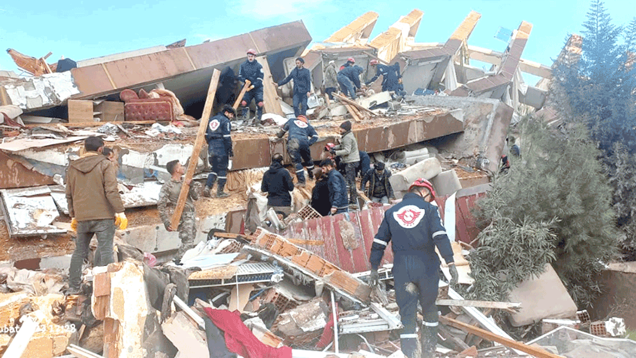 Eskişehir'den OBAK ekibi 17 kişiyi enkaz altından kurtardı