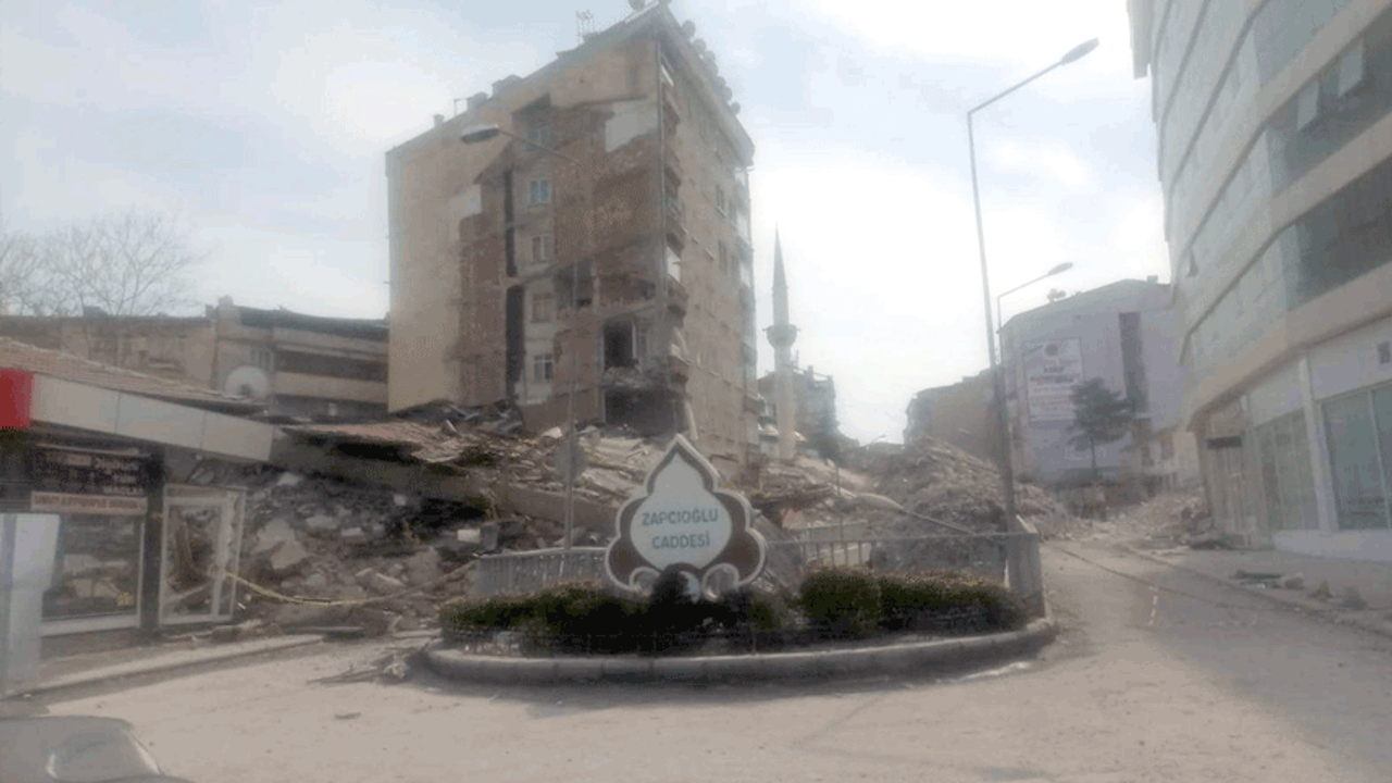 Malatya'da 5,6 büyüklüğünde deprem! Başkandan uyarı