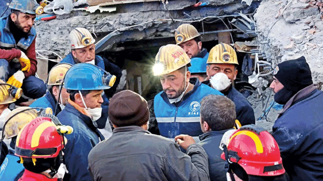 Madenciler: Enkazda kendi canımız var gibi kazıyoruz