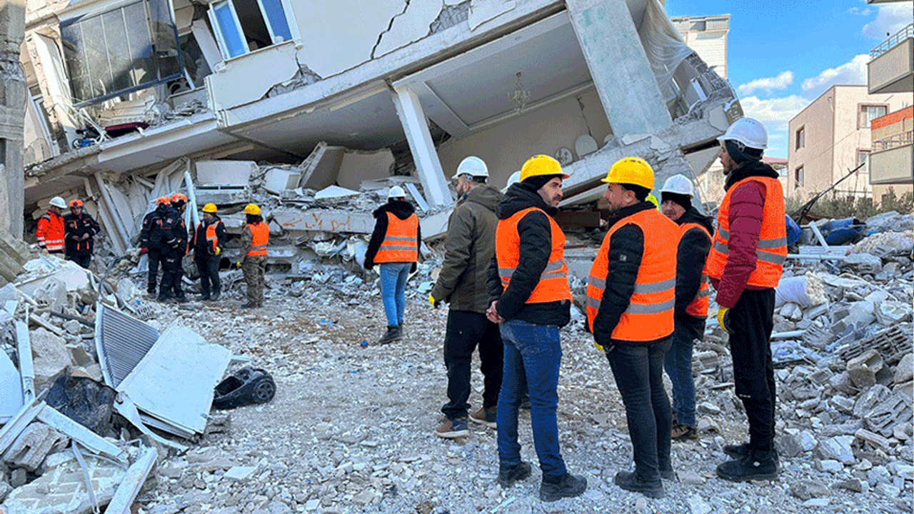 Eskişehir'den TAK ekibi deprem bölgesinde kurtarma çalışmalarına başladı