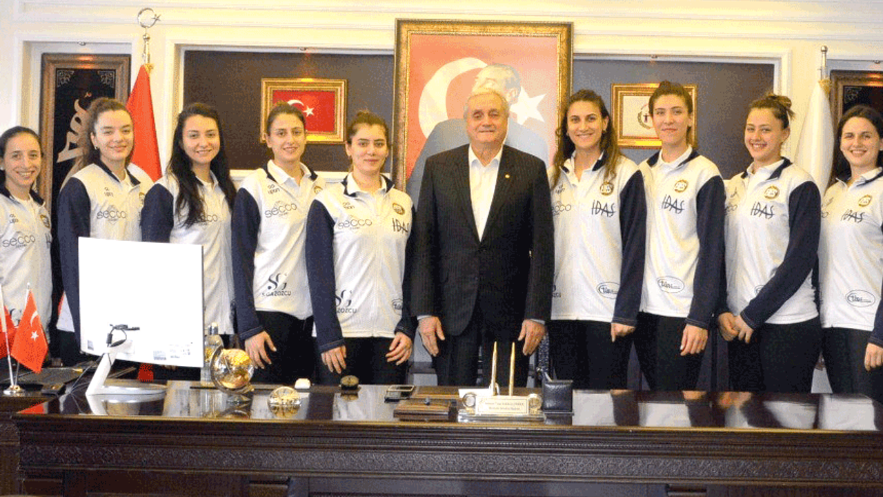 Başkan Bakkalcıoğlu 'bizim kızlar'a başarılar diledi