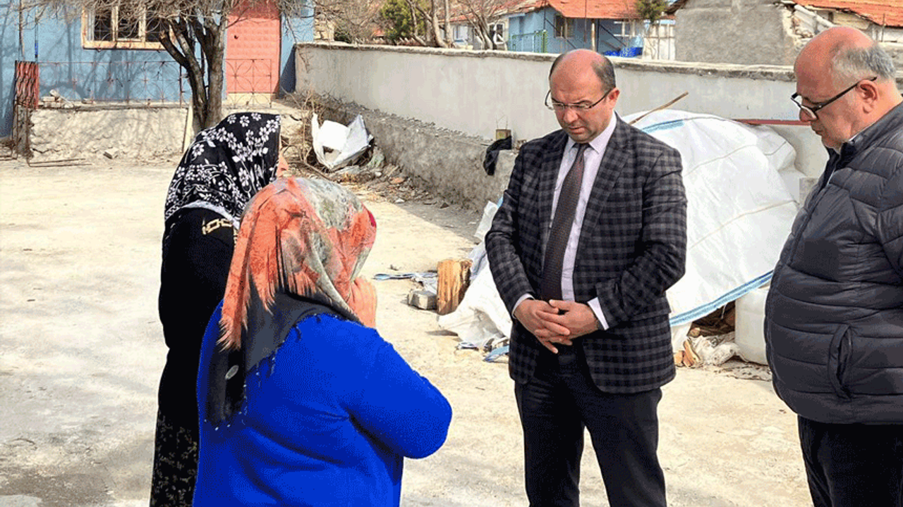 Başkan Tepe'den Seyitgazi'ye gelen depremzedelere ziyaret