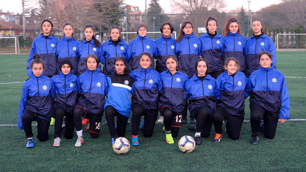 Eskişehir Büyükşehir Gençlik kadın futbol takımı lige hazır