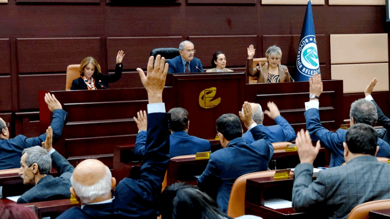 Eskişehir Büyükşehir meclisinde iki istifa
