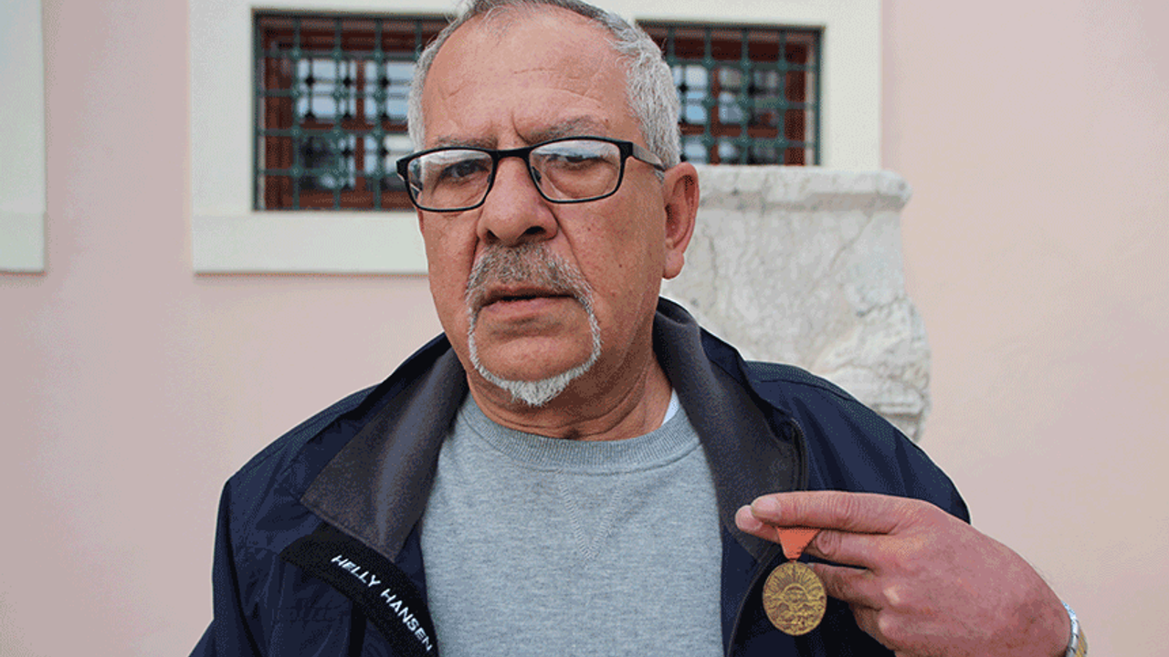 Dede yadigarı İstiklal Madalyası'nı müzeye bağışladı