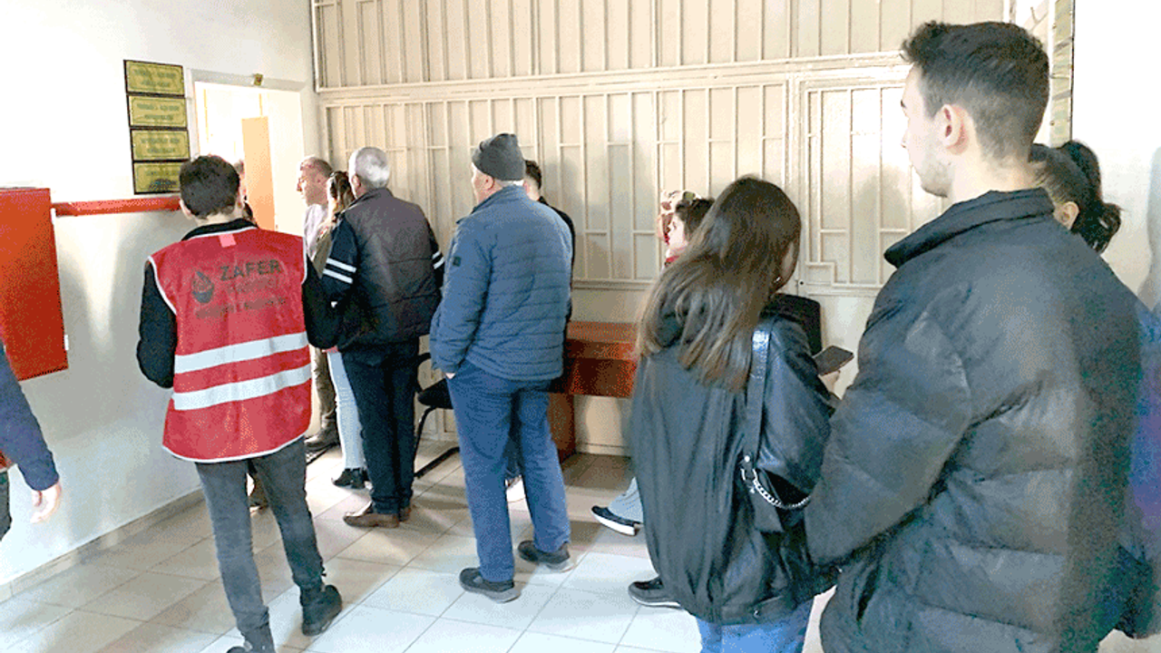 Eskişehir'deki seçim kurullarında 100 bin imza süreci sürüyor