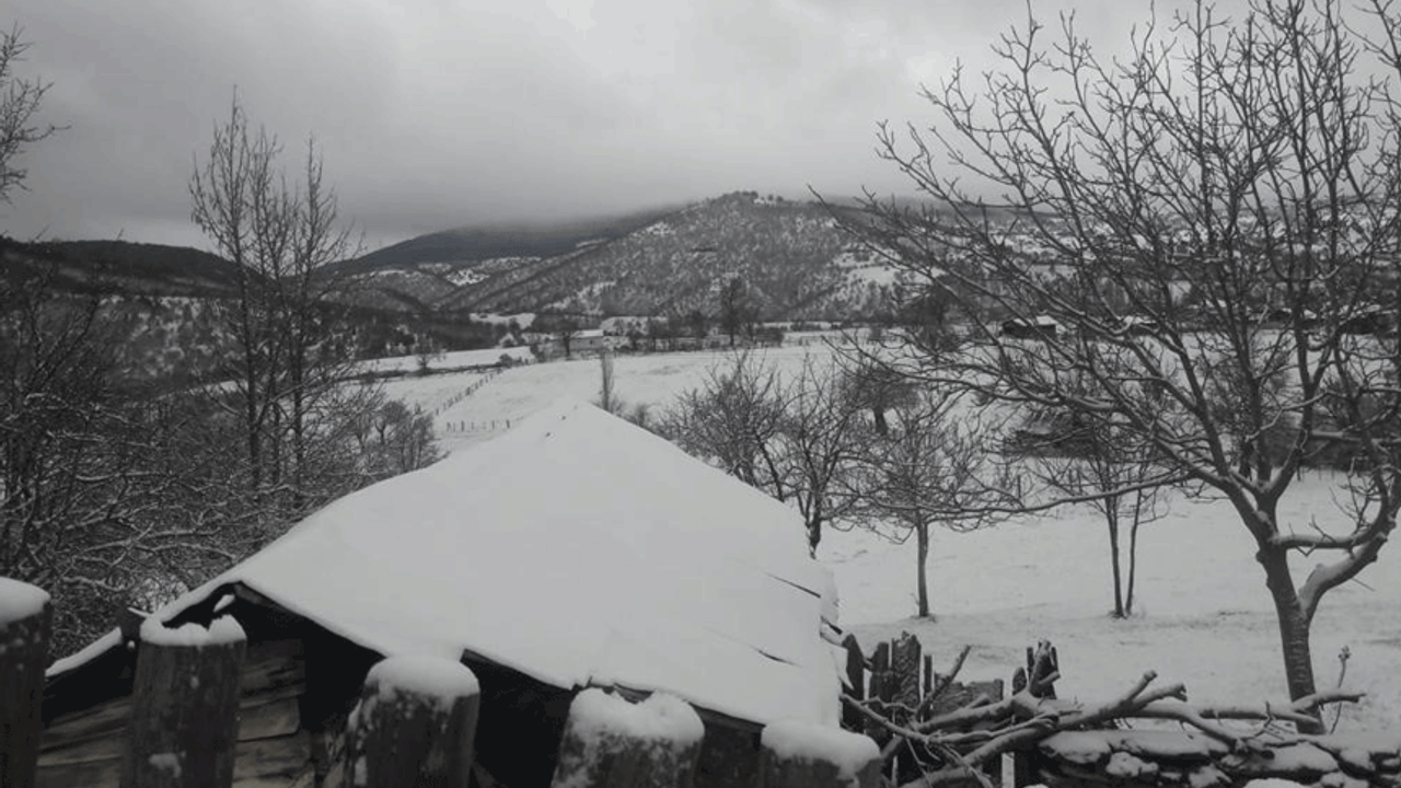 Eskişehir'in yüksek kesimleri güne karla uyandı!