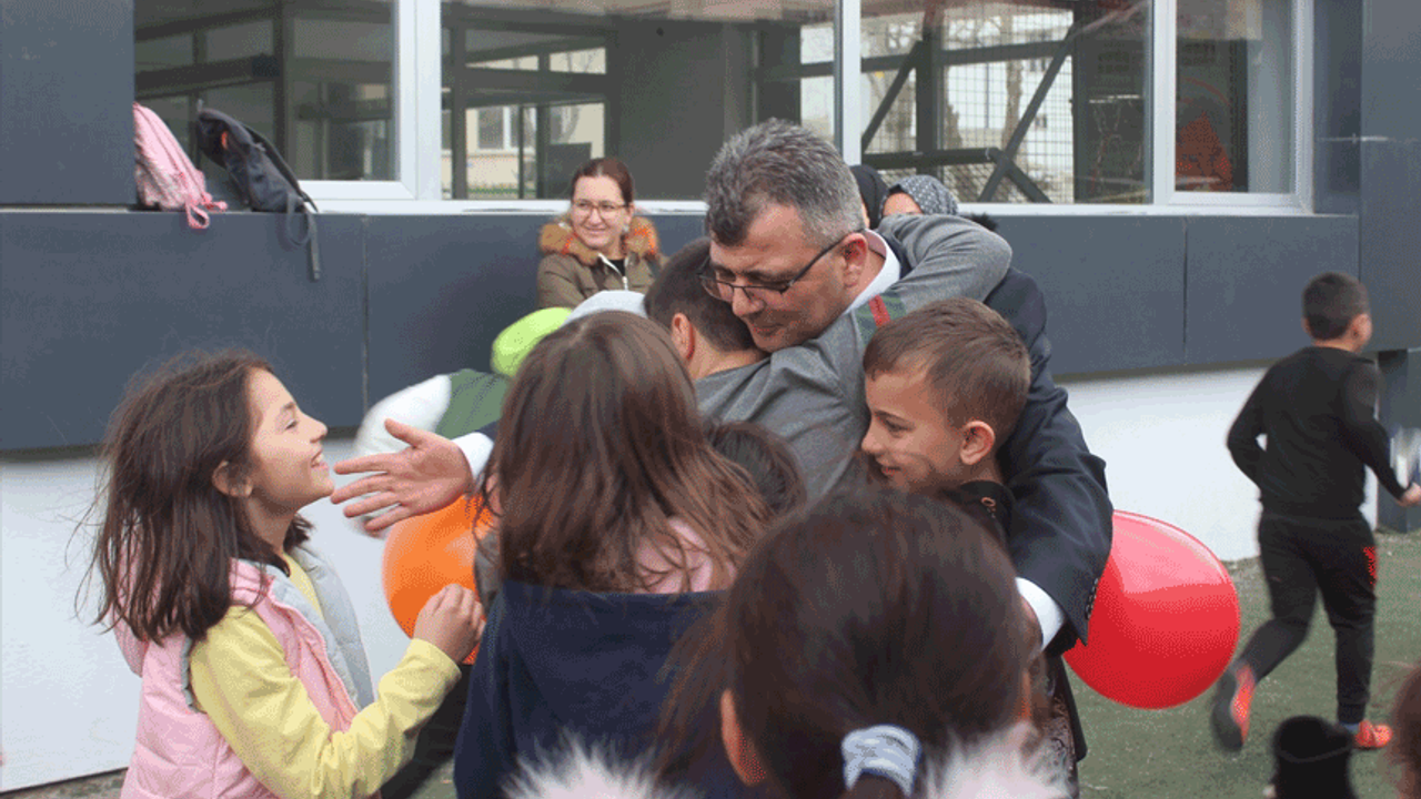 Emirdağ Belediye Başkanı Koyuncu'ya öğrencilerden sevgi seli