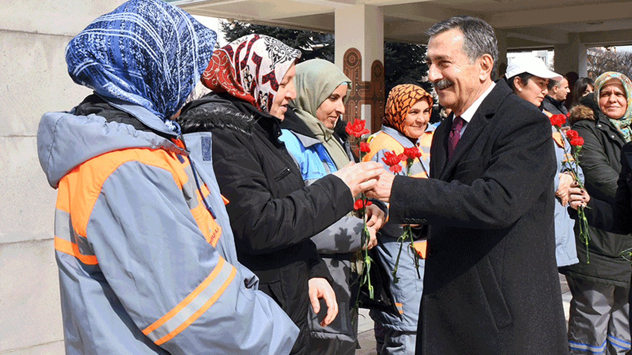 Tepebaşı'nda özel gün: Başkan Ataç kadın çalışanları kutladı