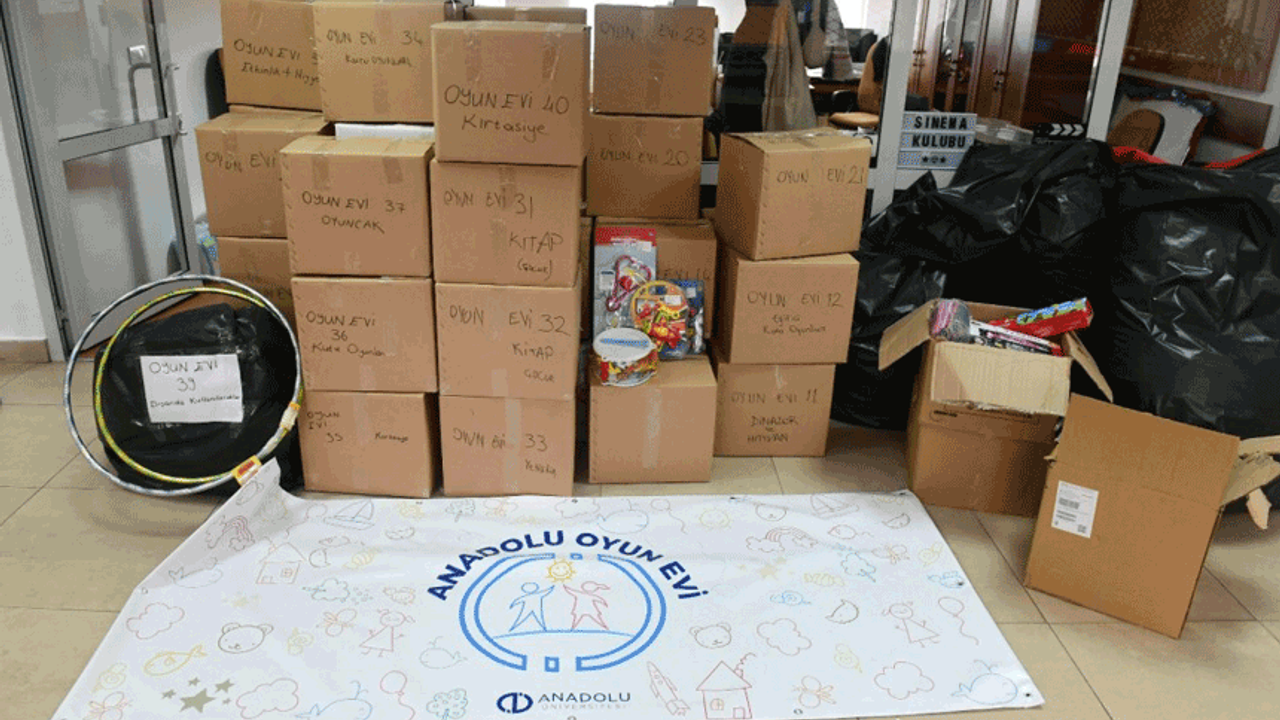 '1 Oyuncak 1 Mutluluk Kampanyası' yardımları deprem bölgesinde