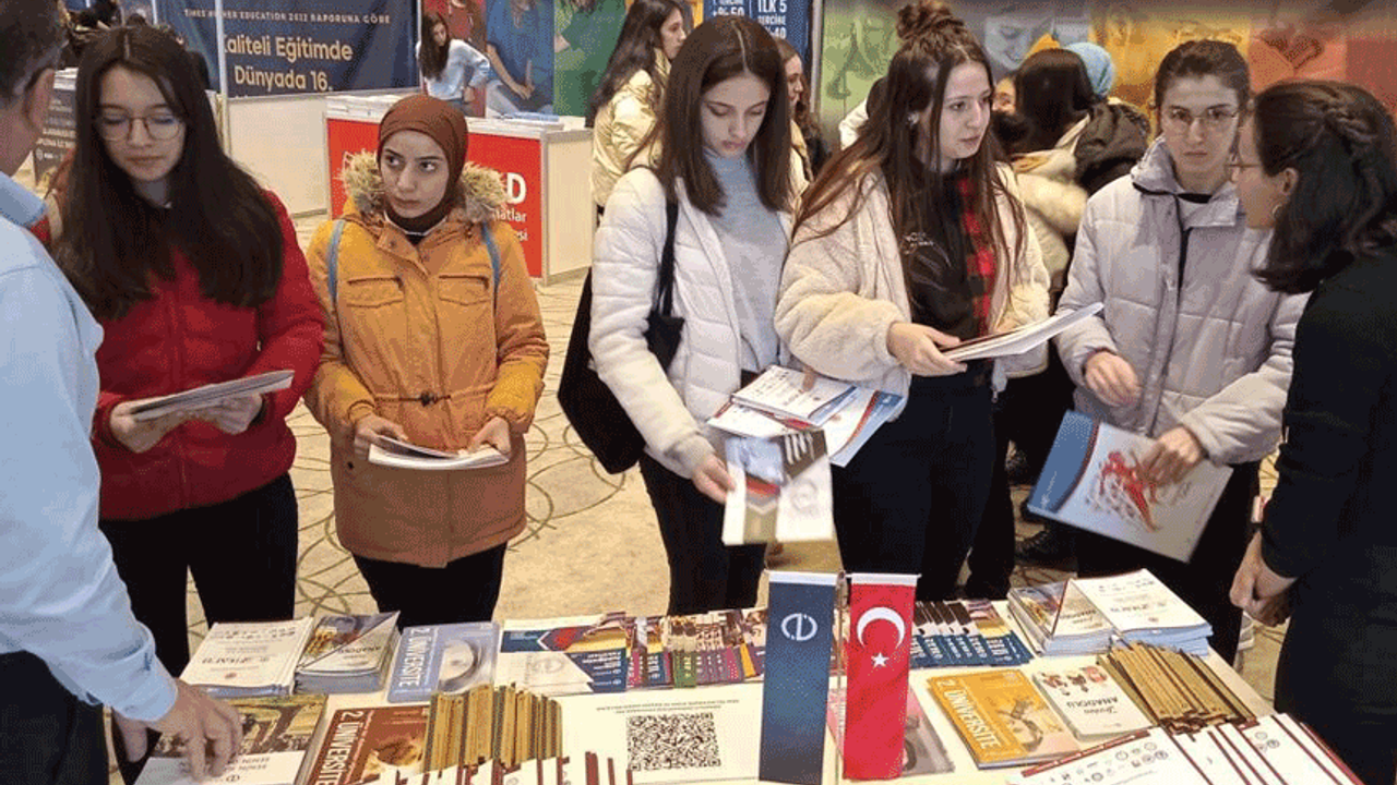 Eskişehir'de Anadolu Üniversitesi fuarlarına yoğun ilgi