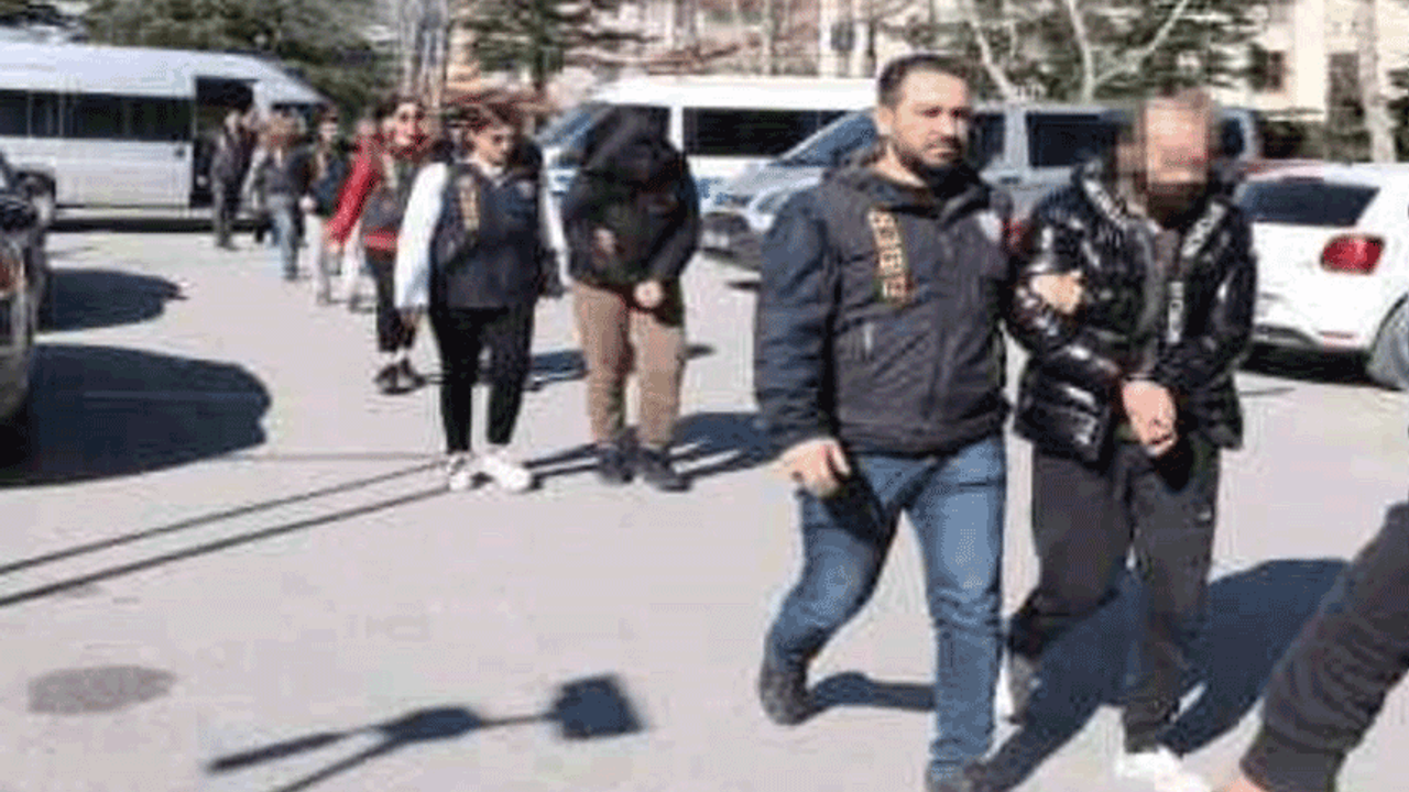 Afyon'da depremzede vurguncuları tutuklandı