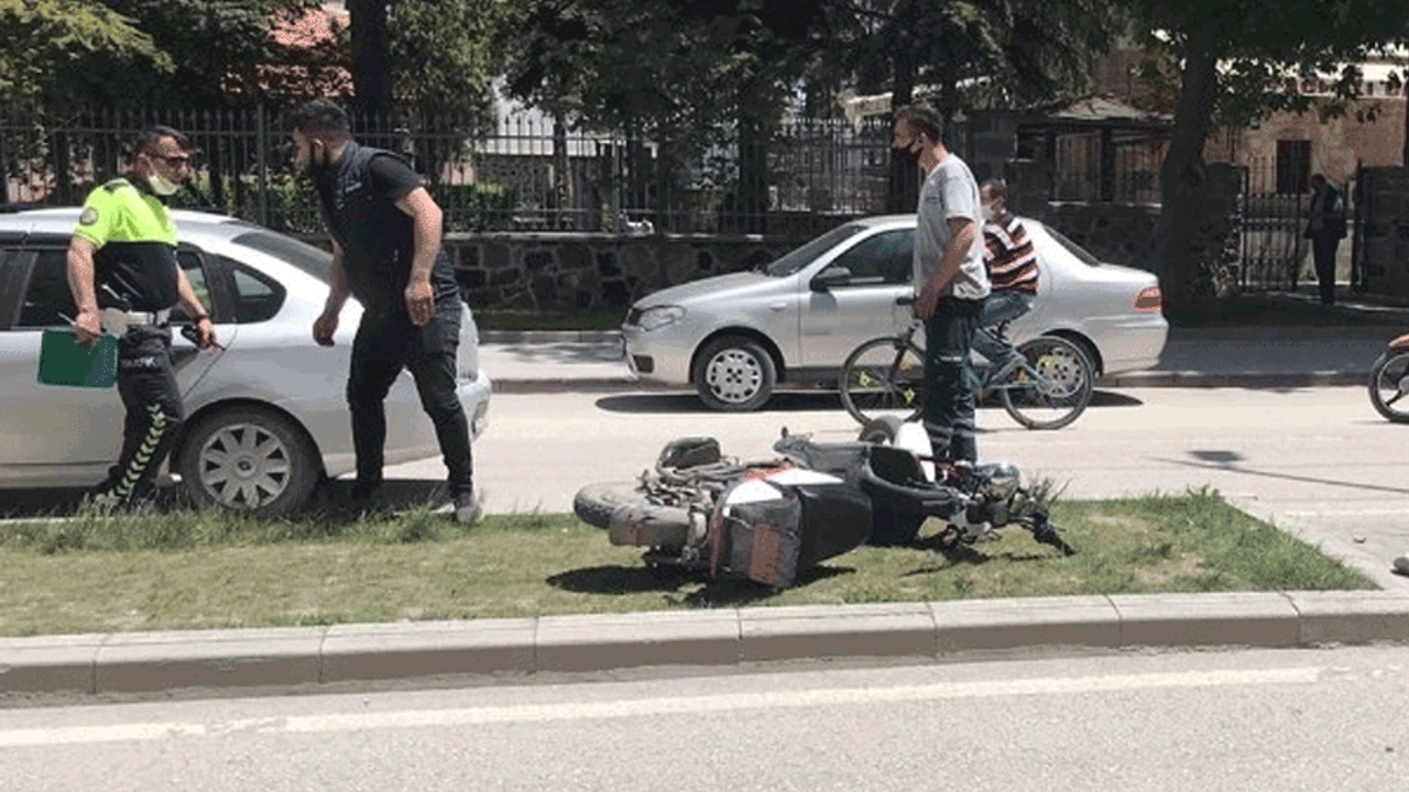 Afyon'da otomobil bisikletliye çarptı: Bir yaralı