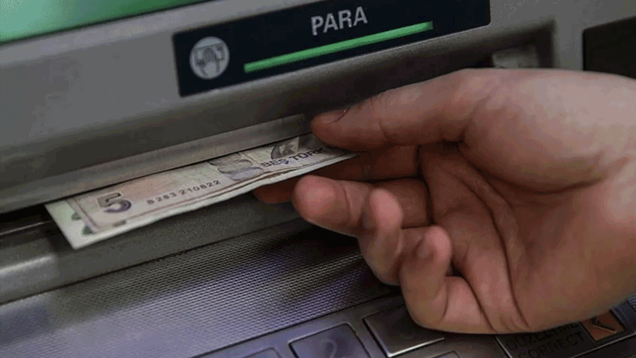 Bankalar ATM’den nakit avans çekimlerini durdurdu