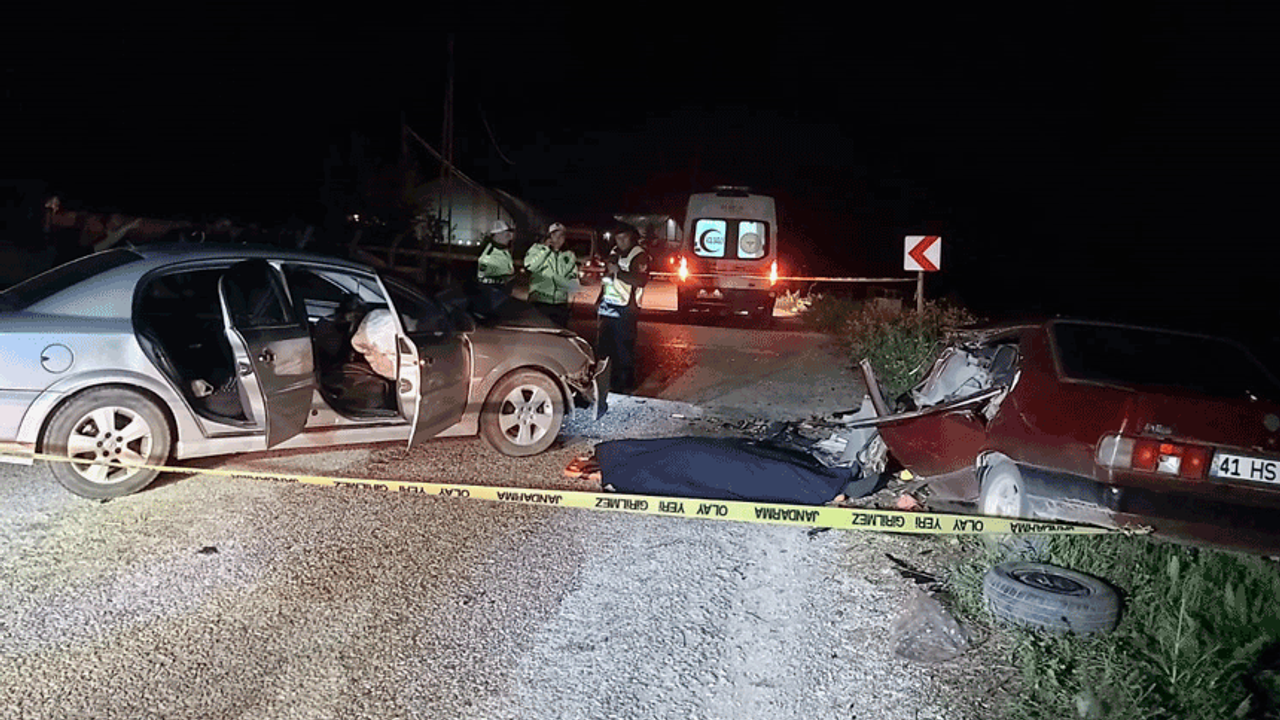 Bilecik'te iki otomobil kafa kafaya çarpıştı: Bir ölü