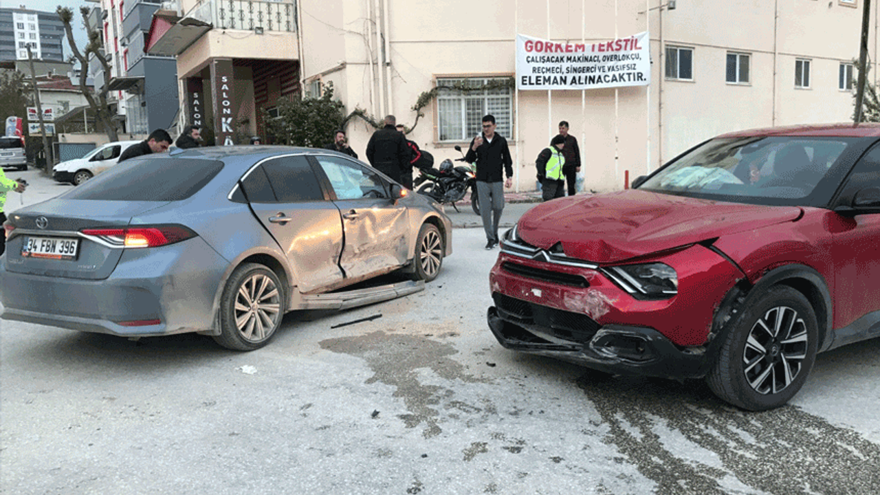 Bilecik'te trafik kazası: Üç kişi yaralandı