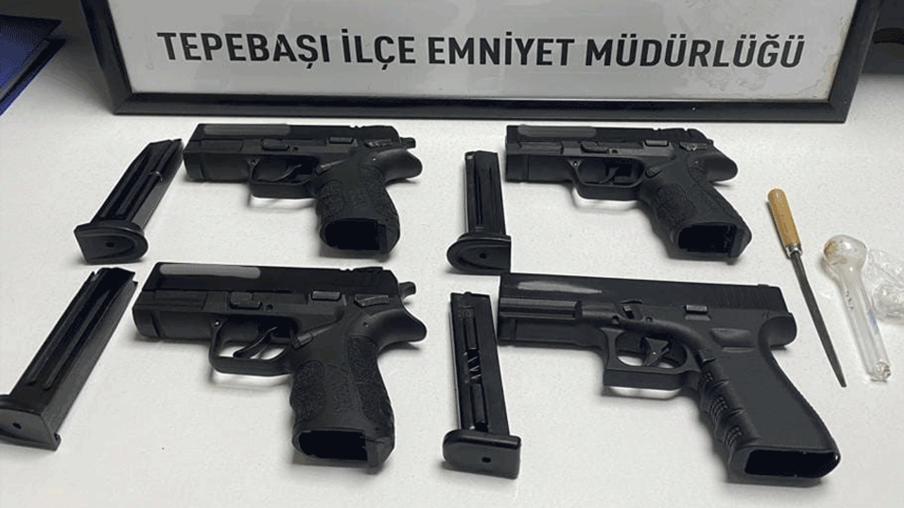 Eskişehir'de 4 adet tabanca ile yakalandı