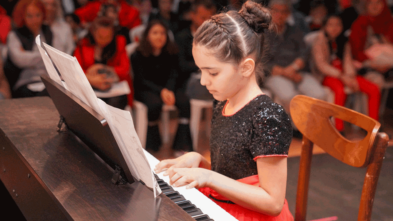 Eskişehir'de çocuk piyanistlerden muhteşem konser