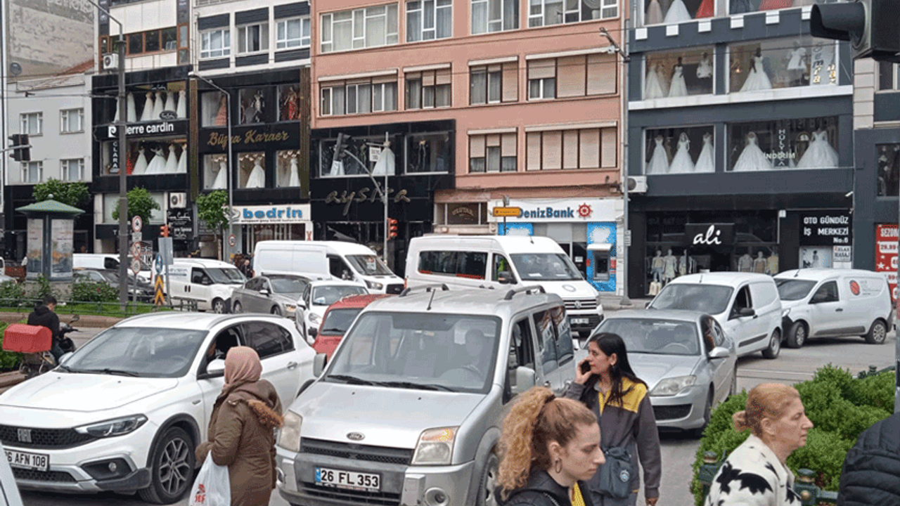 Eskişehir'de otobüs kuyruğu trafiği felç etti