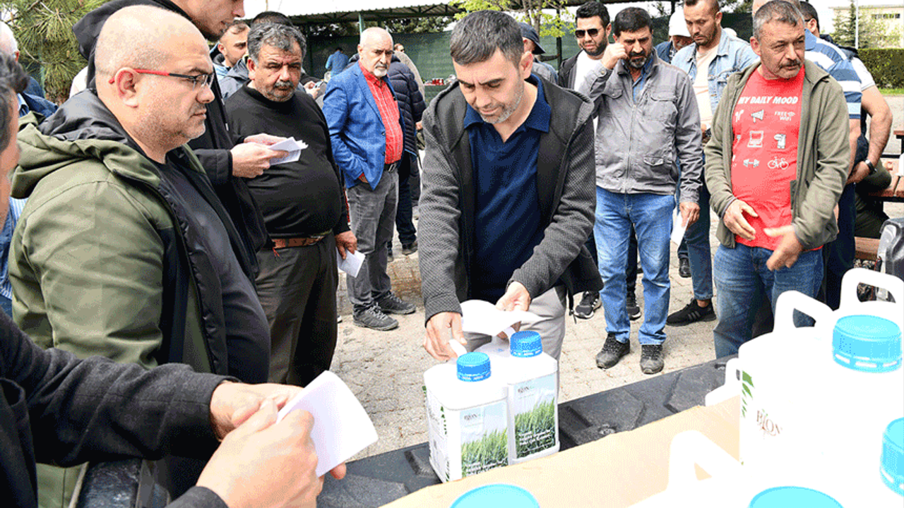 Eskişehir'de Tepebaşı’ndan çiftçilere sıvı gübre desteği