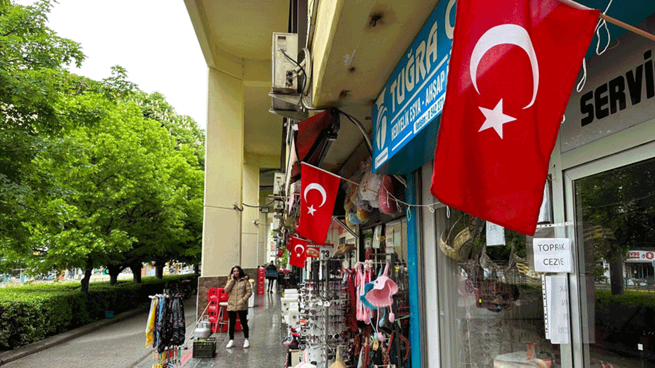 Eskişehir'in dört bir yanı Türk bayraklarıyla donatıldı