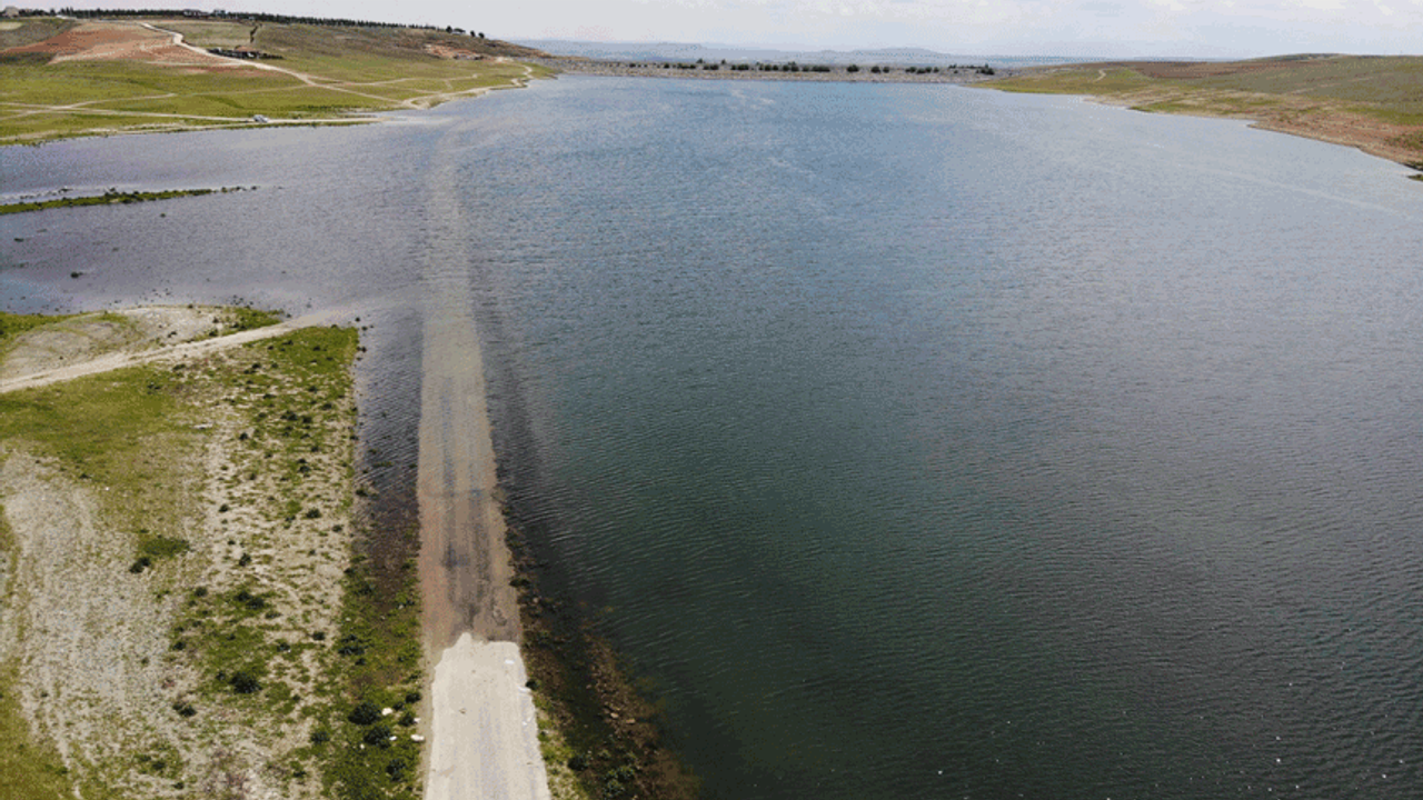Eskişehir’de baraj taştı yol sular altında kaldı