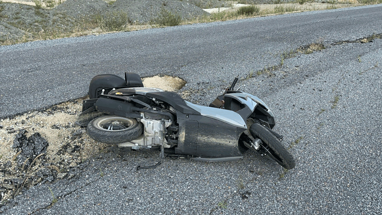 Afyon'da devrilen motosikletin sürücüsü yaralandı