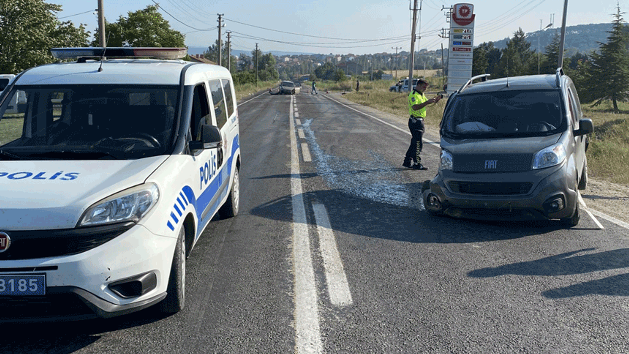 Domaniç'te otomobiller çarpıştı: Bir yaralı