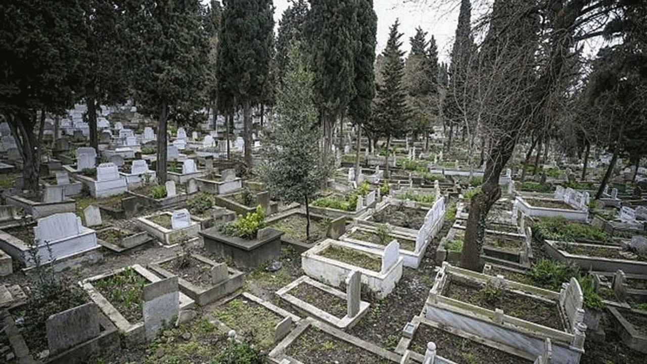 Eskişehir'de mezarlıktan uyuşturucu çıktı