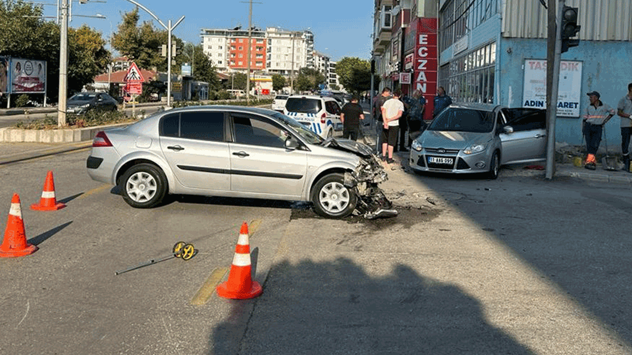 Bozüyük'te trafik kazasında 2 yaralı
