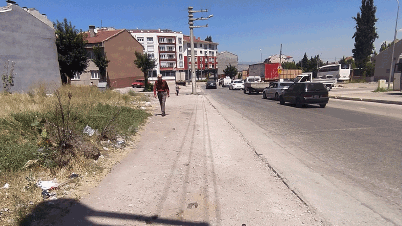 Eskişehir'in en büyük mahallesi sorunlarına çözüm bekliyor