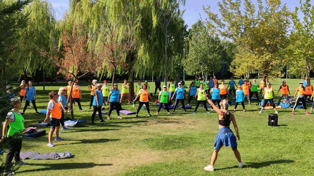 Eskişehir'in parklarında yaz boyu spor yapıldı
