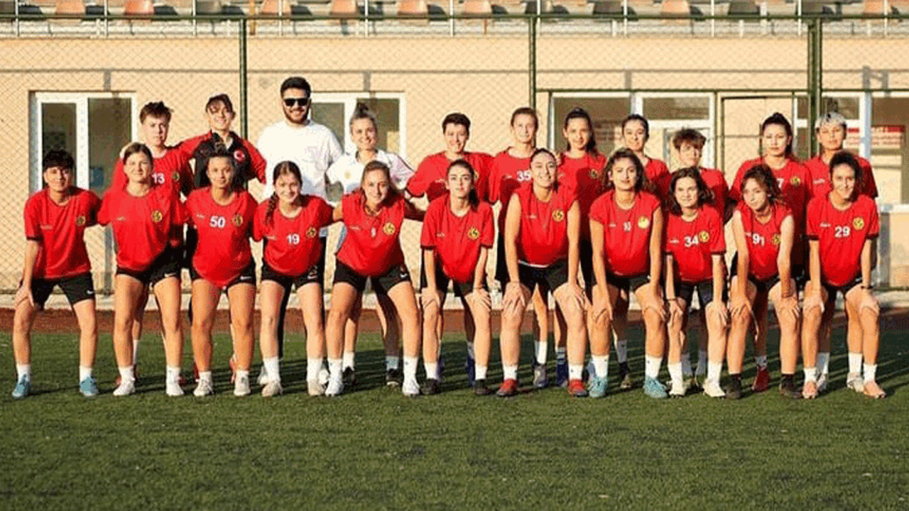Eskişehirspor Kadın Futbol Takımı topbaşı yaptı