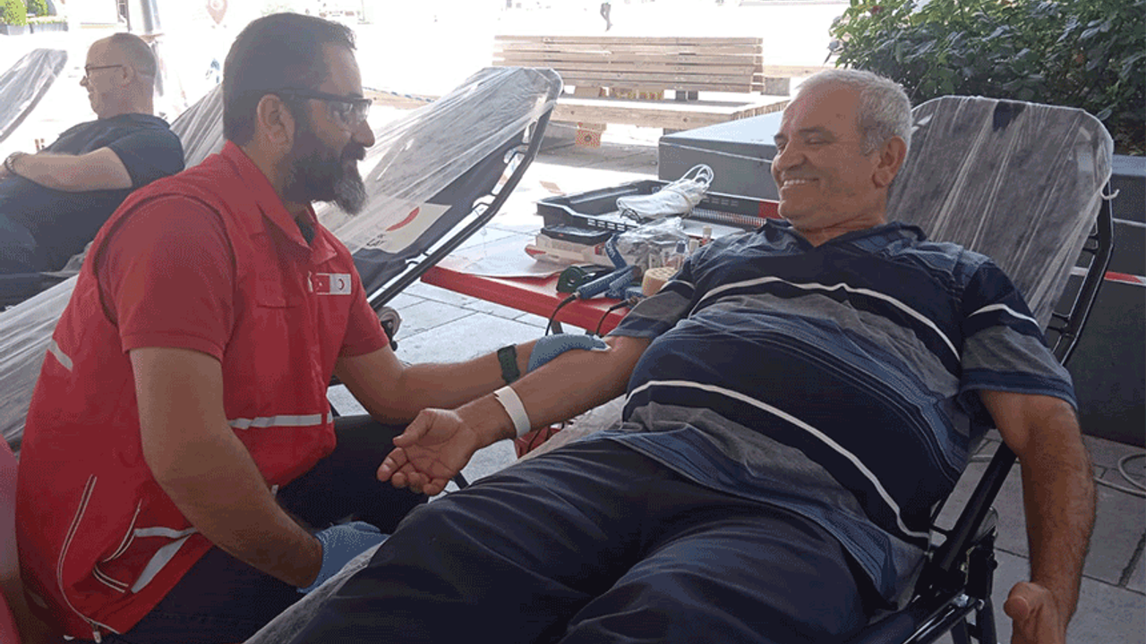 Madalyalı kan bağışçısı Afyon'da: 500 ünite kan bağışlamış