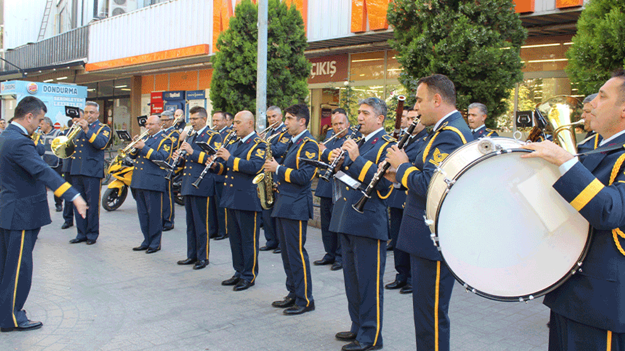 19 Eylül Gaziler Günü kutlamalarında Eskişehir'e renkli bando konseri