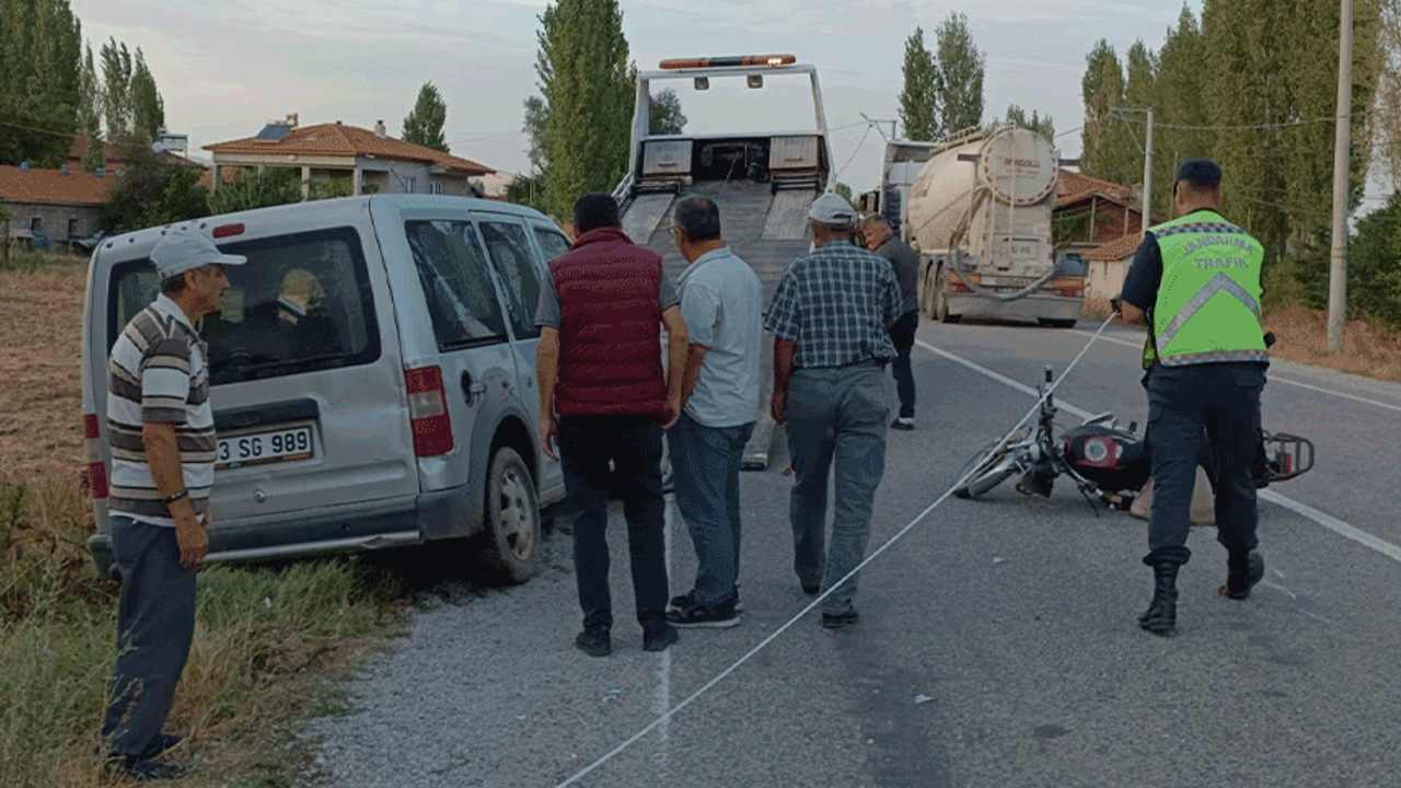 Afyon Şuhut'ta otomobille motosiklet çarpıştı: 1 yaralı