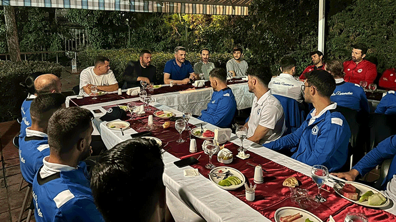 Anadolu Üniversitesi ekibine moral yemeği