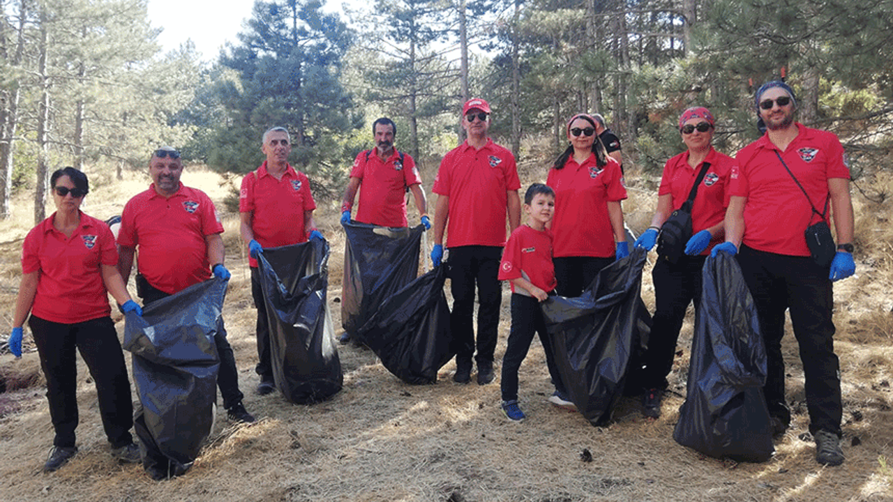 Eskişehir'de Dünya Temizlik Günü: Ormanda çöp toplama etkinliği