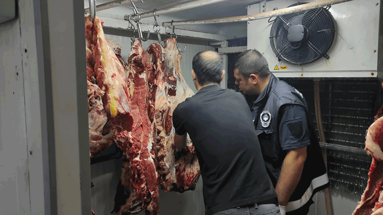 Sandıklı'da et ve et ürünleri satışı yapan işletmeler sağlık denetiminden geçti