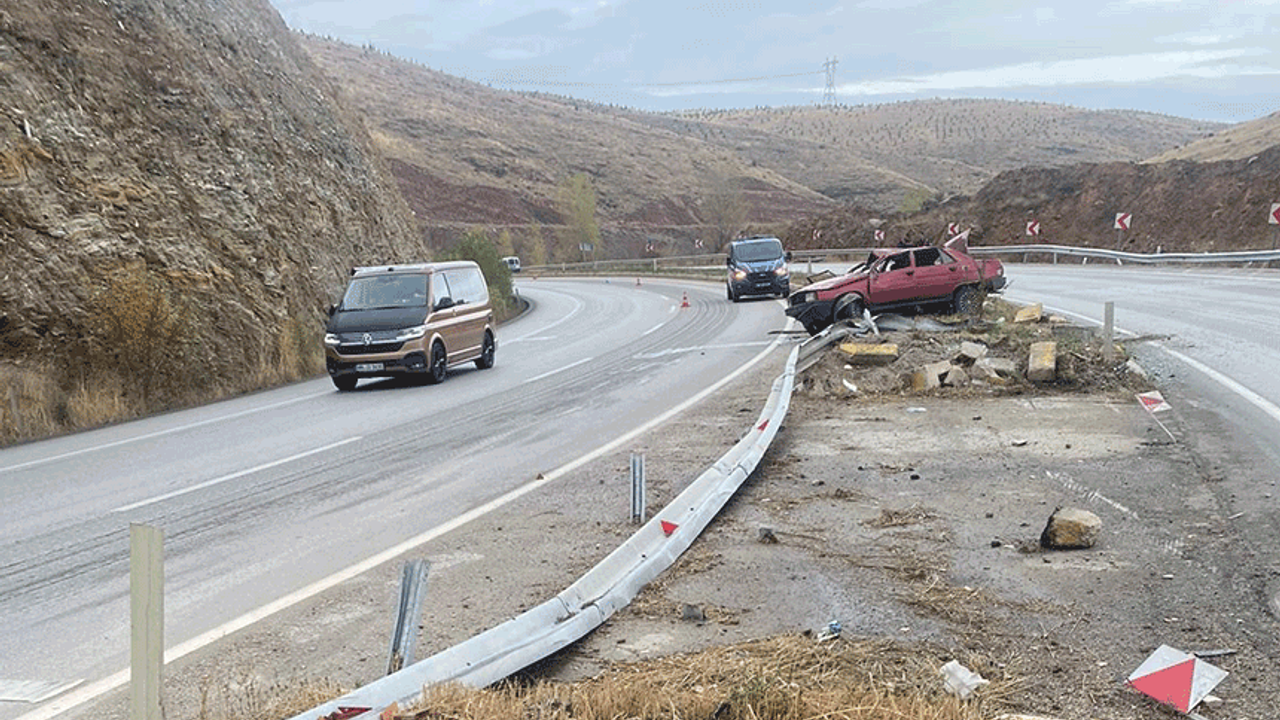 Afyon'da iki yolcu kaza sonucu can verdi