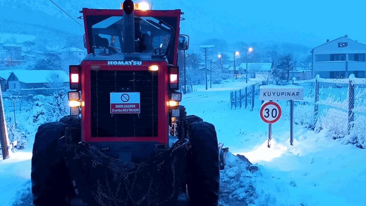 Bilecik'te karla kapanan köy yollarında açma çalışmaları