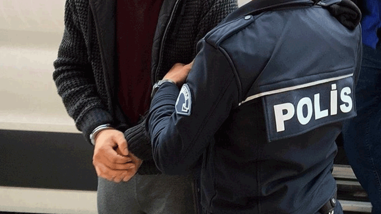 Kütahya'da sosyal medyadan uyuşturucu satıcılarına tepki gösteren şahıs uyuşturucuyla yakalandı
