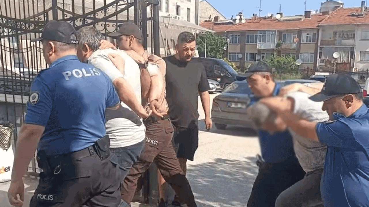 Eskişehir’de okul kapısında bekçiye saldırı: 2 şüp