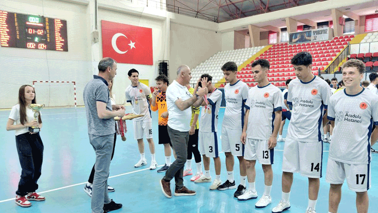 Porsuk Spor Salonu’nda kıyasıya mücadele ödülle taçlandı